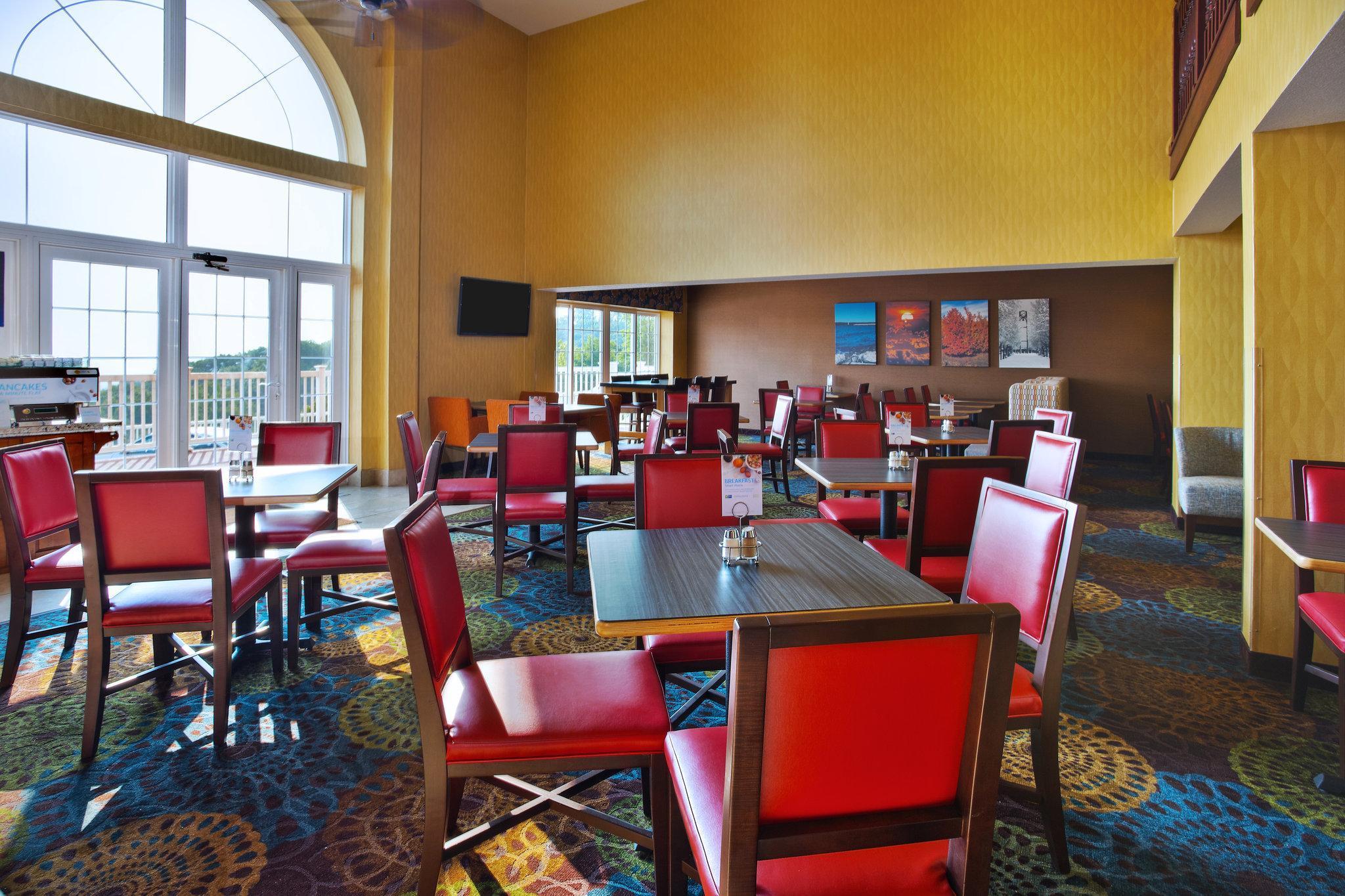 Holiday Inn Express Hotel & Suites Petoskey By Ihg Zewnętrze zdjęcie